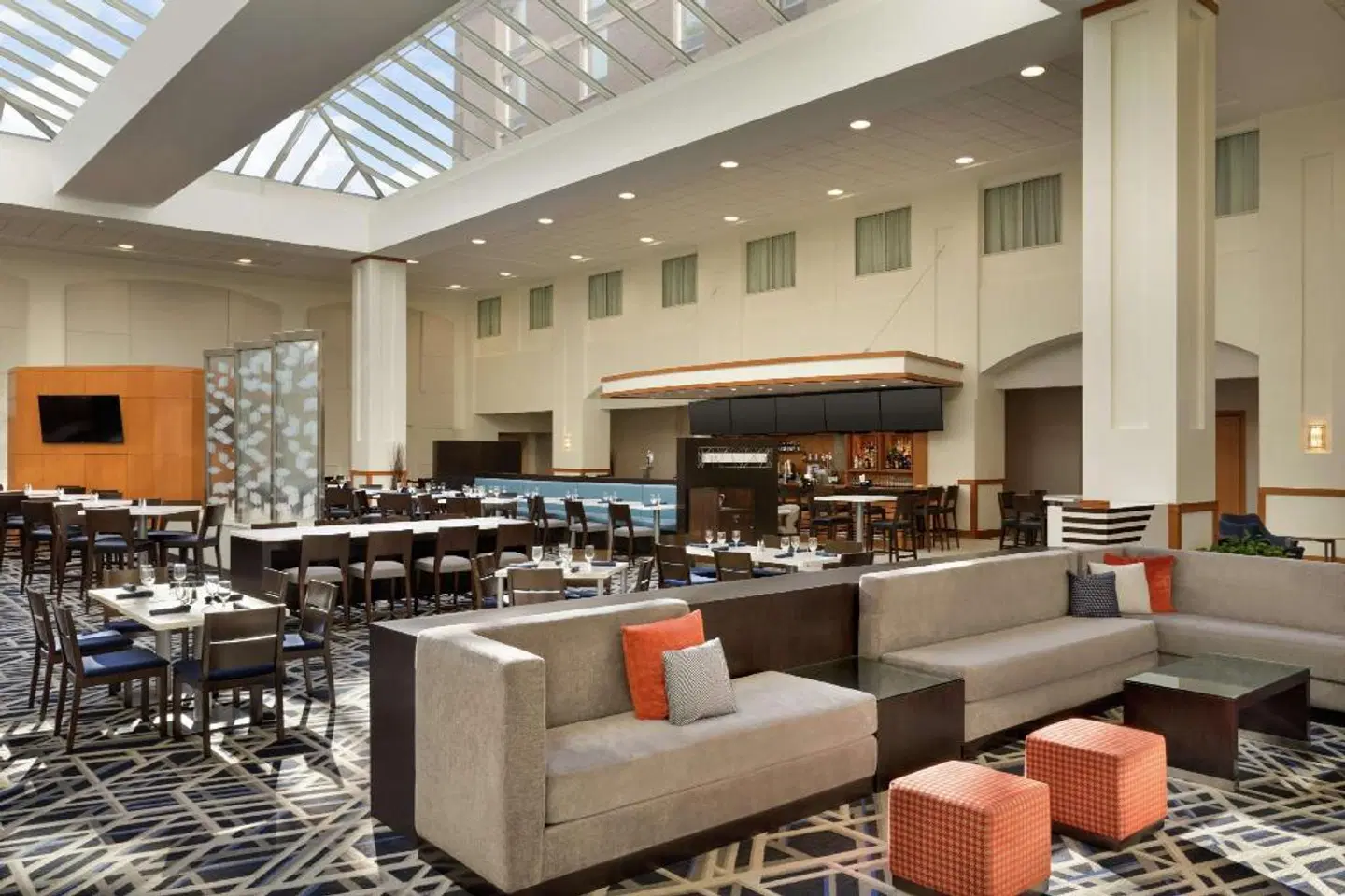 Embassy Suites by Hilton Boston at Logan Airport Bar