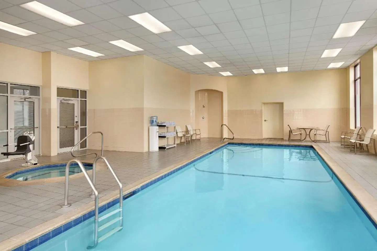 Embassy Suites by Hilton Boston at Logan Airport Hallenbad