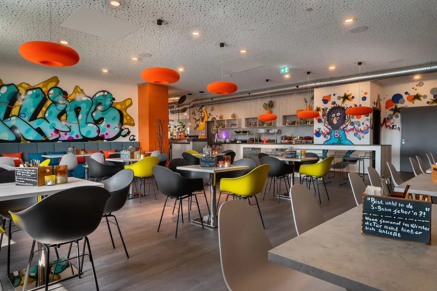 Holiday Inn - the niu, Hide Berlin Friedrichshain Bar