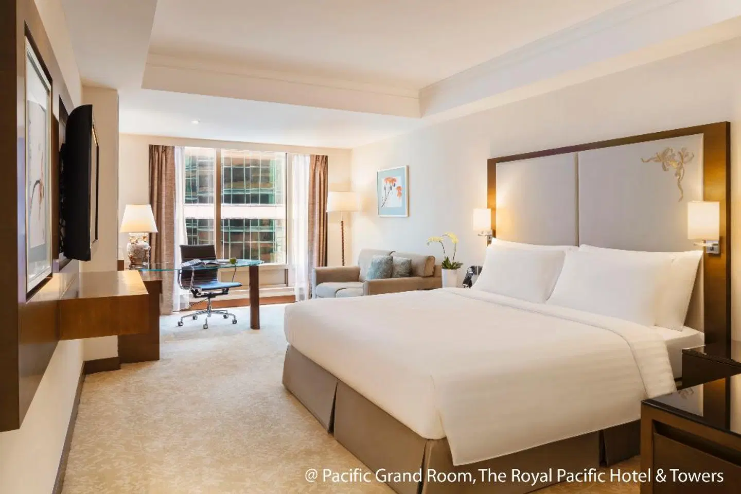 The Royal Pacific Hotel & Towers ROOM_EXAMPLE
