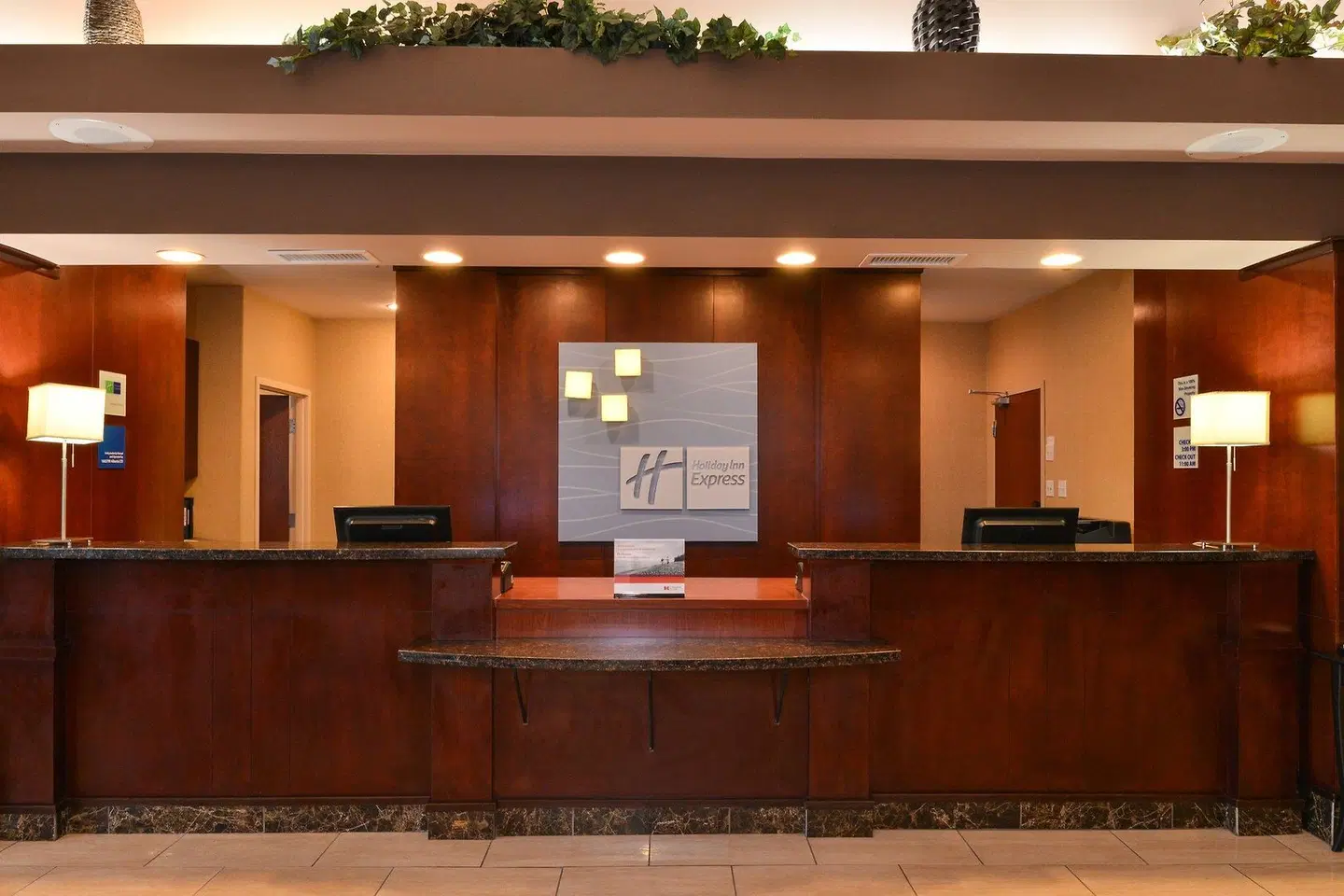 Holiday Inn Express & Suites Edmonton North by IHG LOUNGE_LOBBY