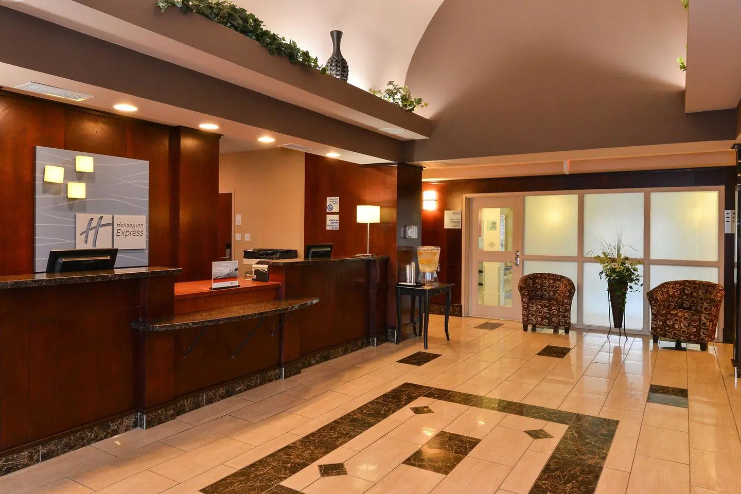 Holiday Inn Express & Suites Edmonton North by IHG LOUNGE_LOBBY