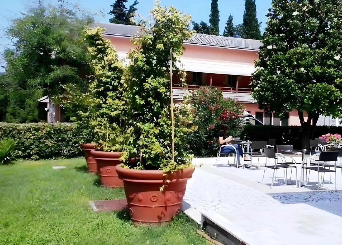 Pennile EXTERIOR