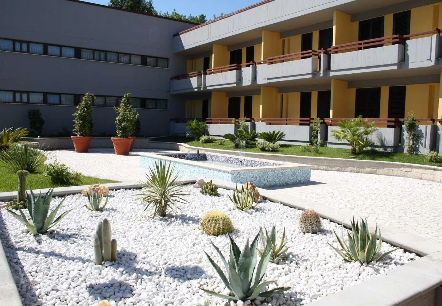 Pennile EXTERIOR
