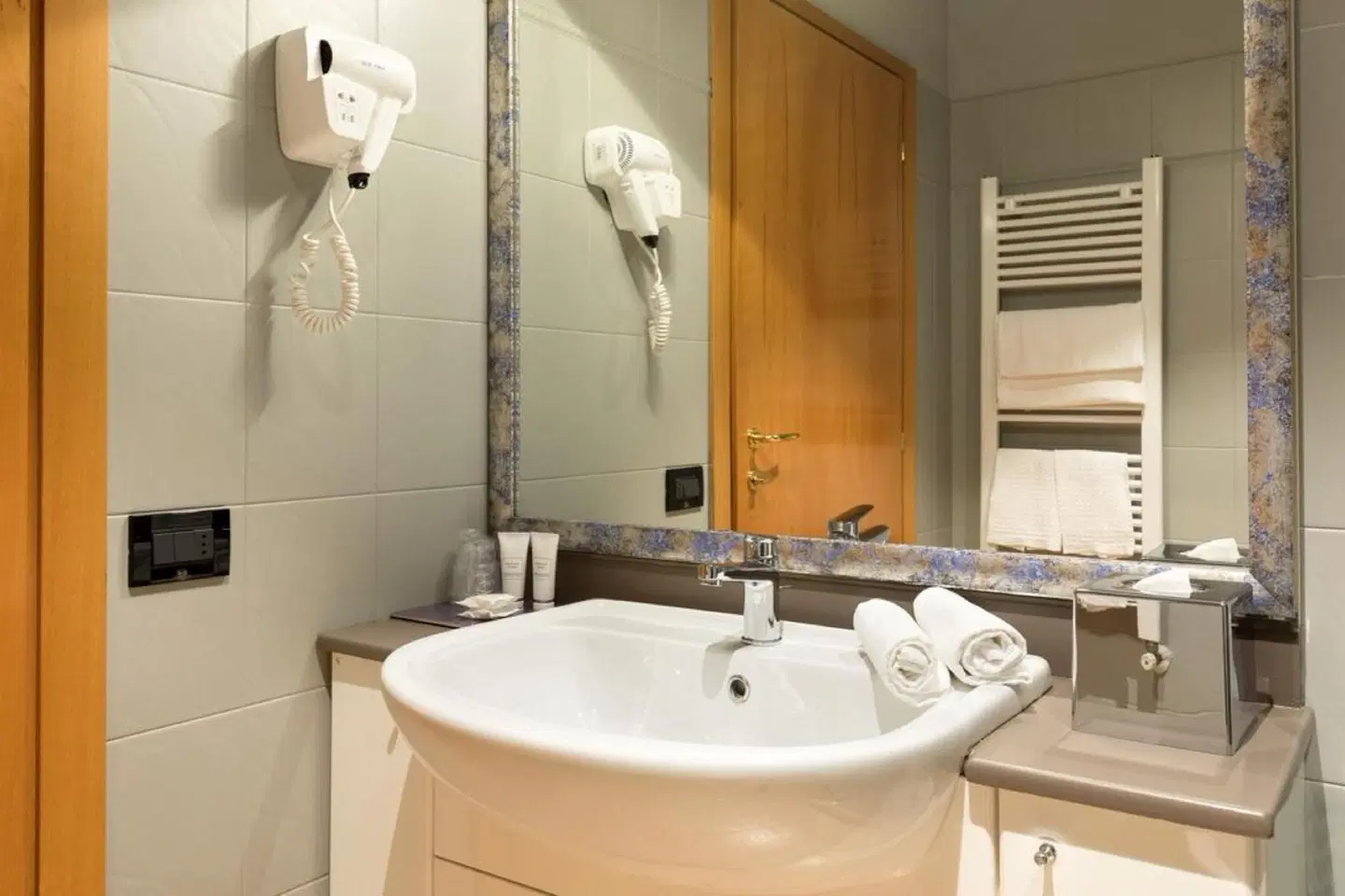 Albavilla Hotel & Co. Badezimmer