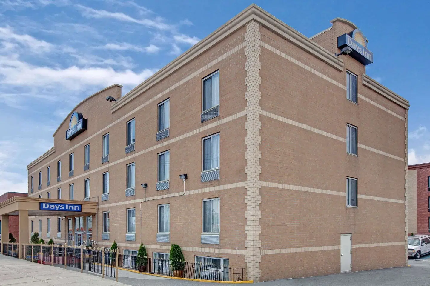 Days Inn by Wyndham Jamaica / JFK Airport EXTERIOR