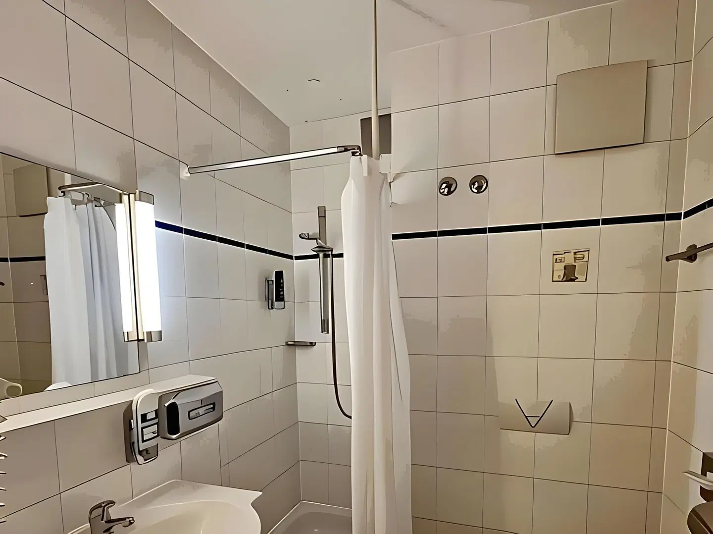 TRIP INN Hotel Minerva Badezimmer