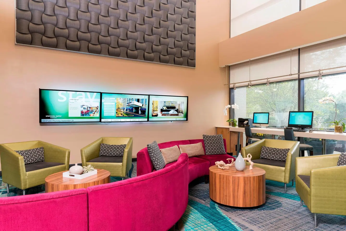 SpringHill Suites by Marriott Chicago O'Hare Bar