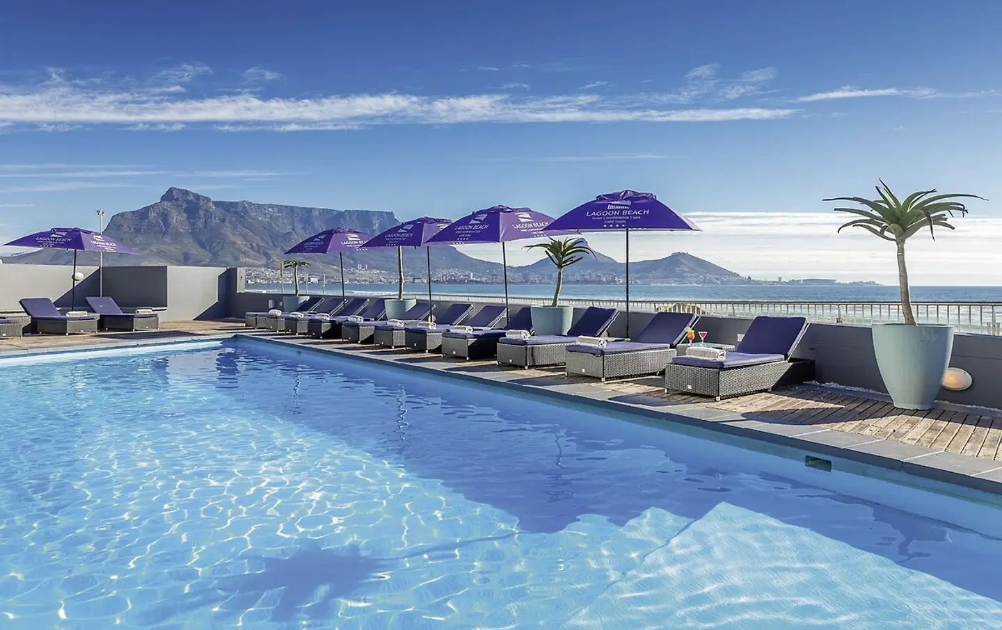 Lagoon Beach Hotel and Spa OUTDOOR_POOL