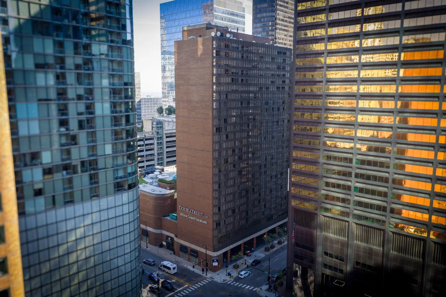 DoubleTree by Hilton Hotel Chicago - Magnificent Mile EXTERIOR
