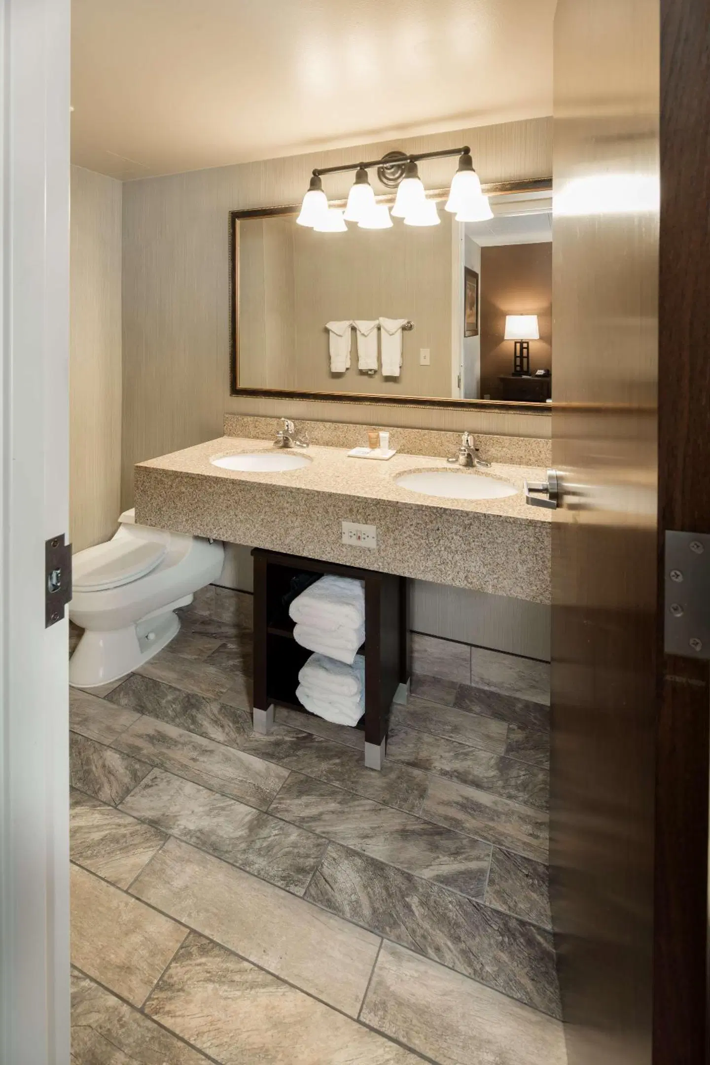 Best Western Ramkota Hotel Badezimmer