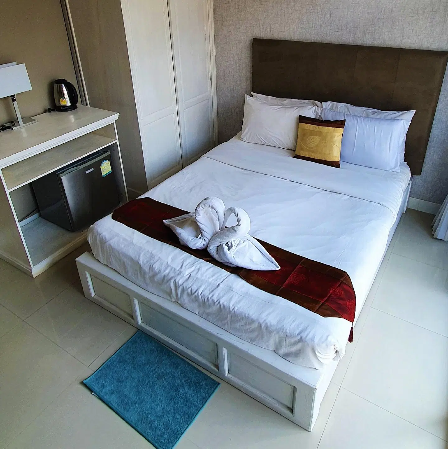 Lenny's ROOM_EXAMPLE