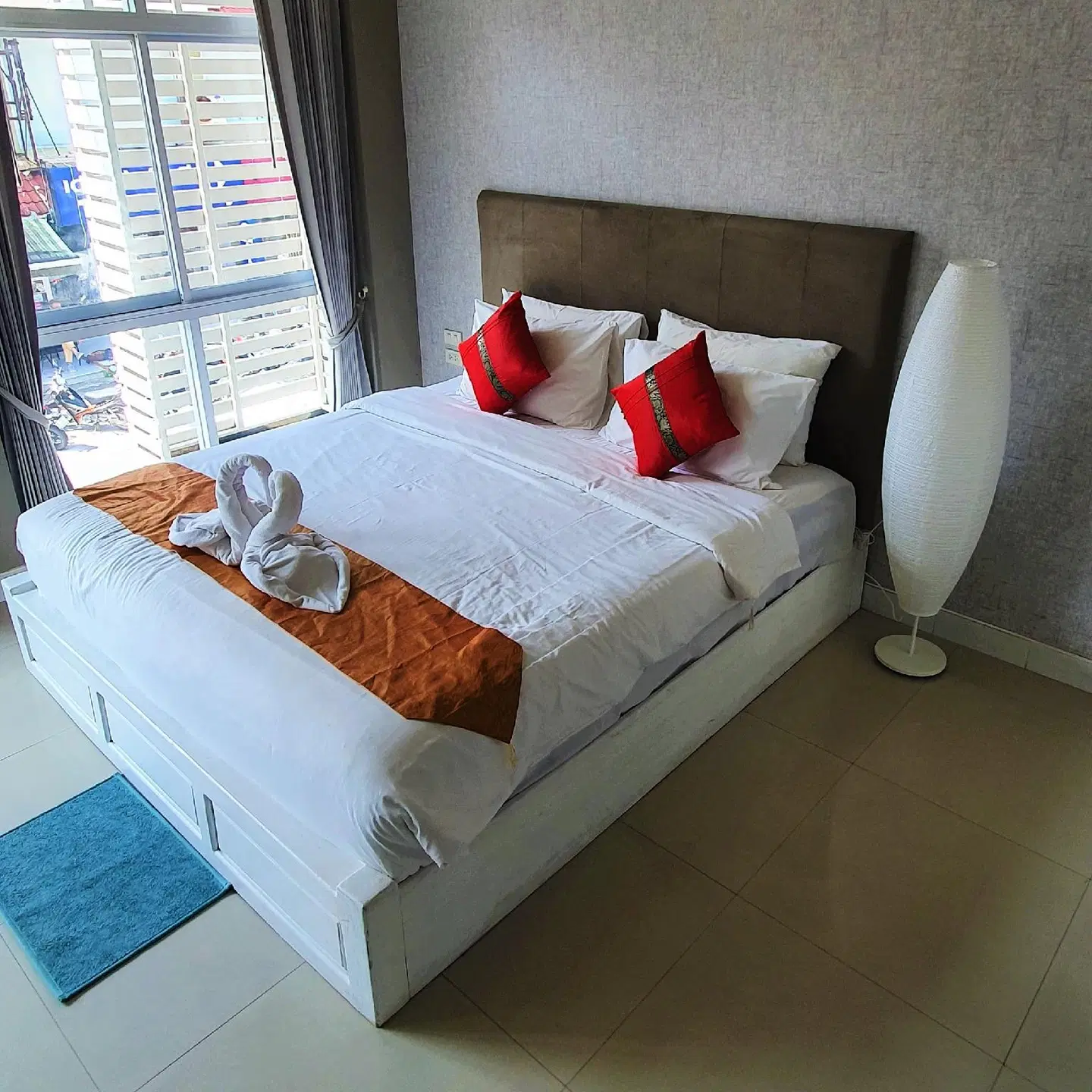 Lenny's ROOM_EXAMPLE