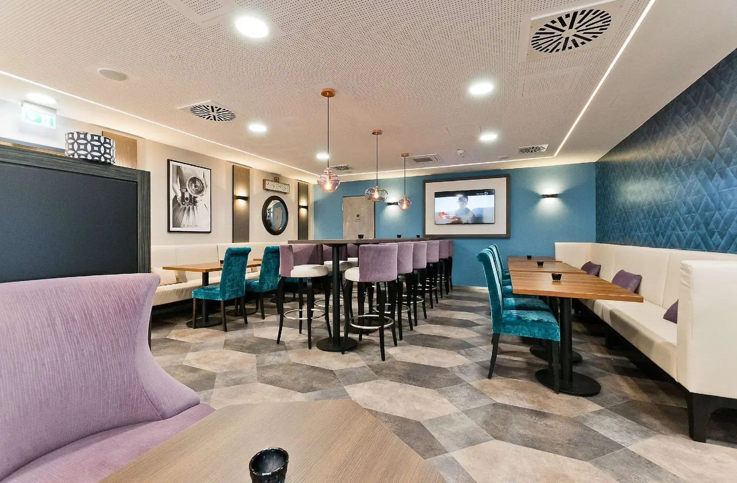 elaya hotel munich city,  Trademark Collection by Wyndham Bar