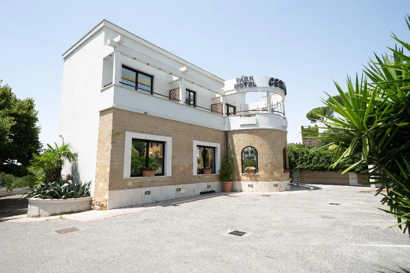 Cervara Park Hotel EXTERIOR
