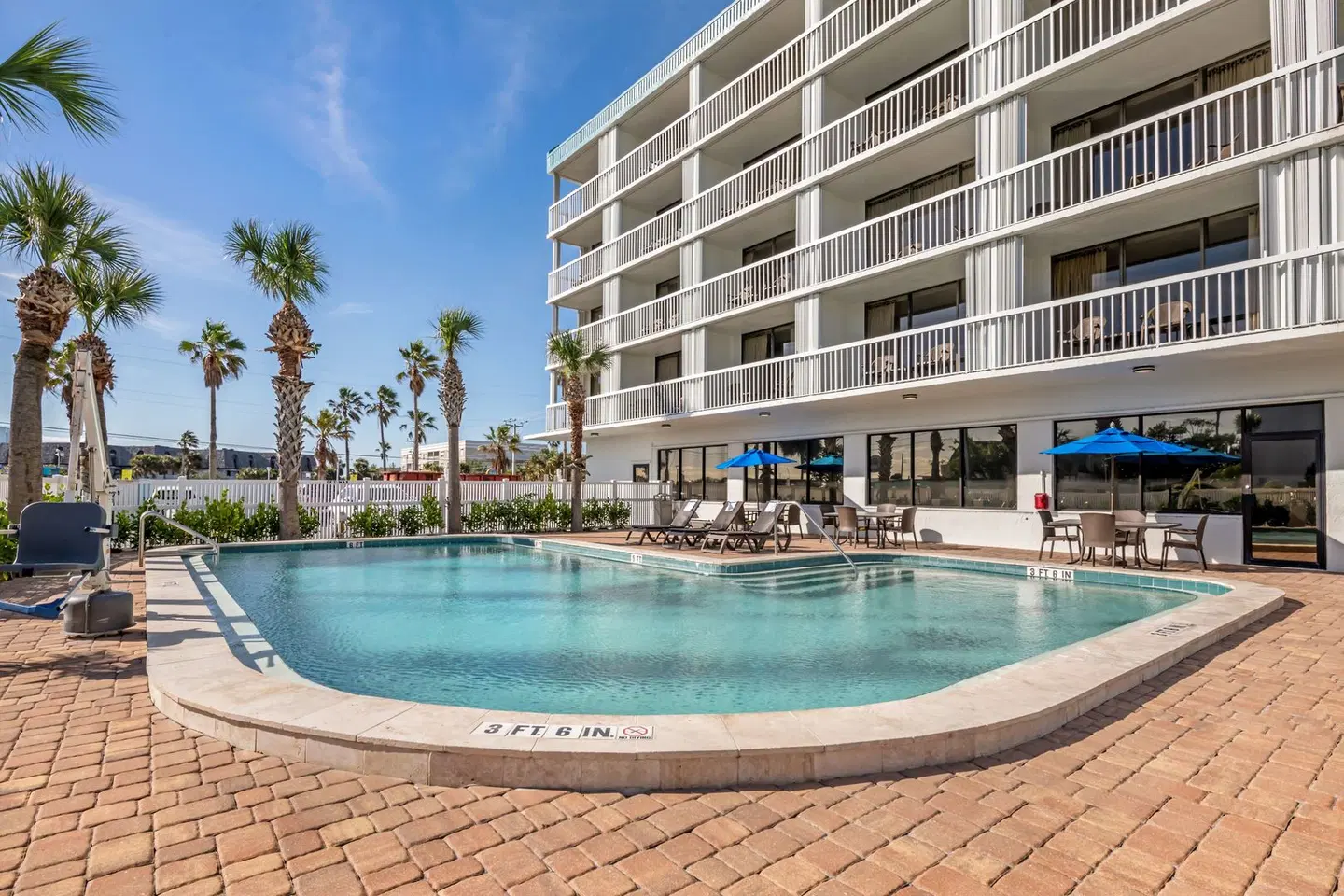 Best Western Cocoa Beach Hotel & Suites OUTDOOR_POOL