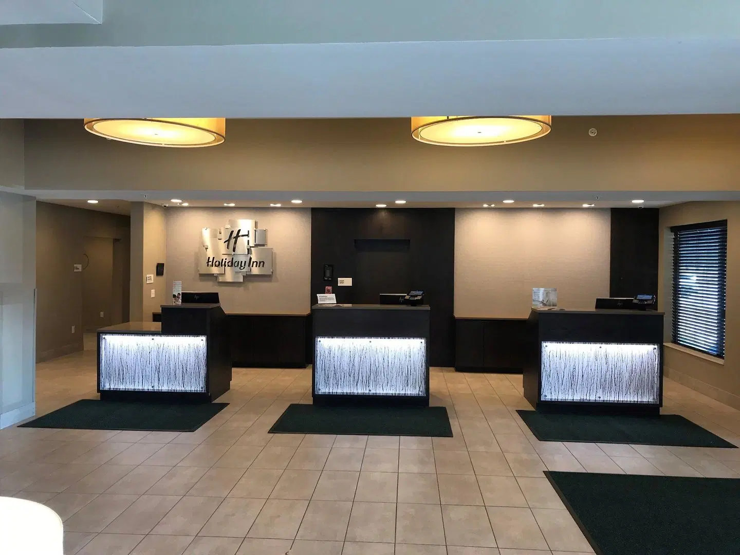 Holiday Inn Chicago Northwest - Schaumburg by IHG LOUNGE_LOBBY