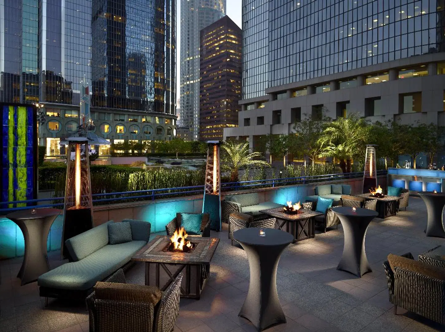 Omni Los Angeles Hotel at California Plaza Terrasse