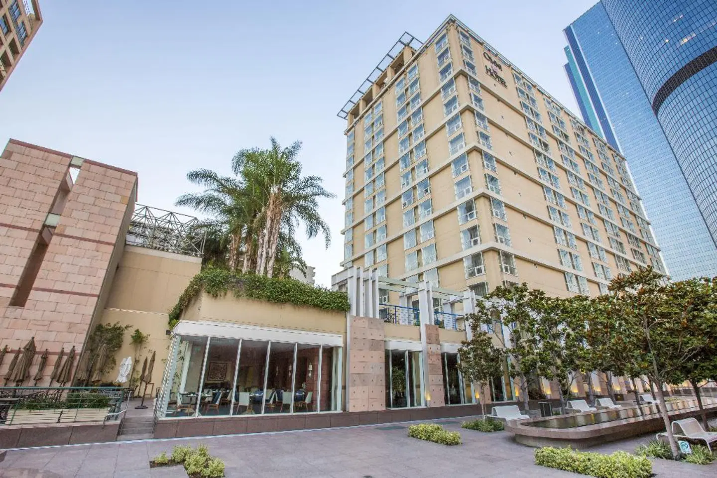 Omni Los Angeles Hotel at California Plaza EXTERIOR