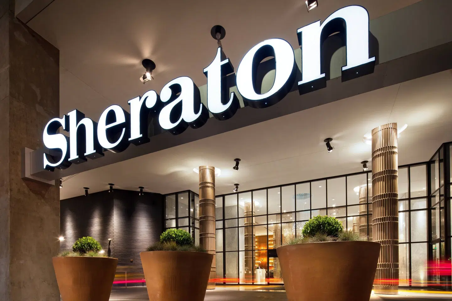 Sheraton Grand Los Angeles EXTERIOR