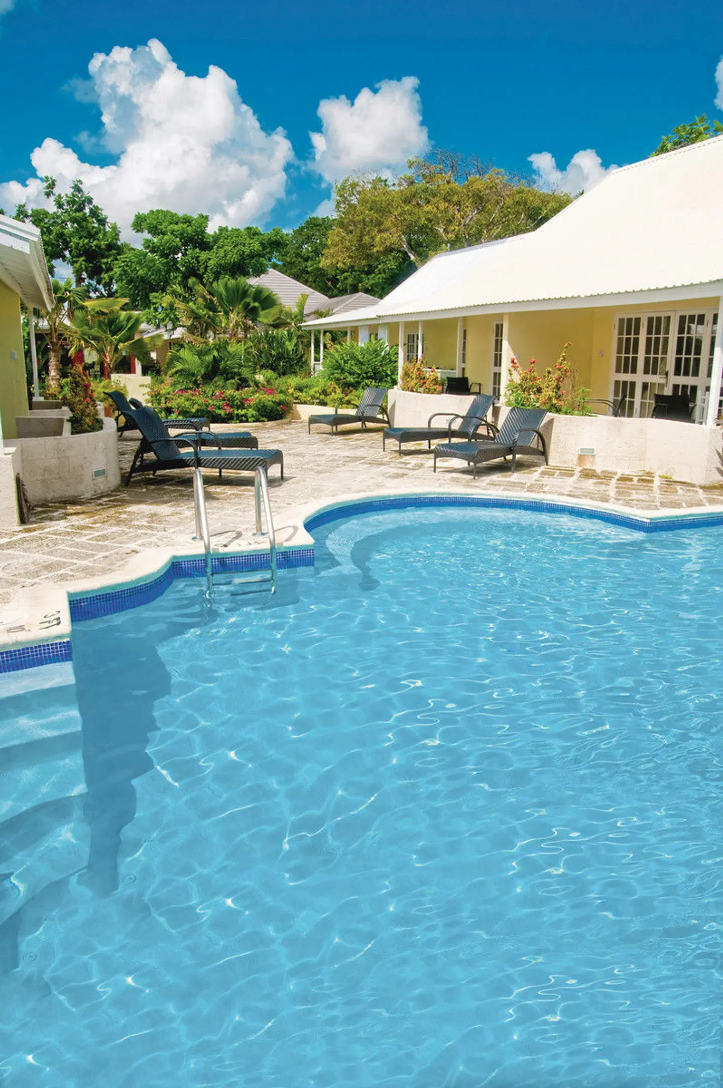 Island Inn OUTDOOR_POOL