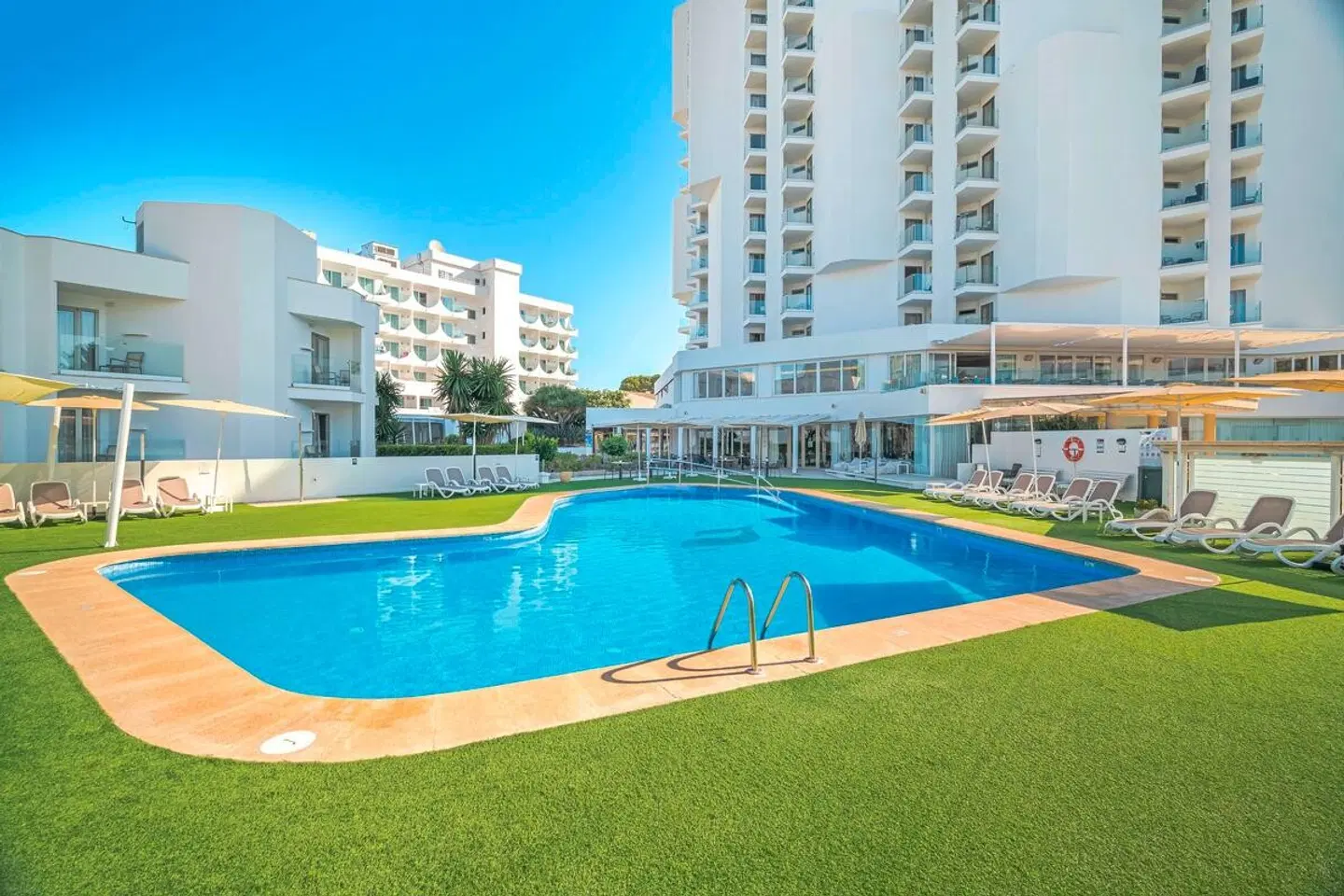 THB Maria Isabel OUTDOOR_POOL