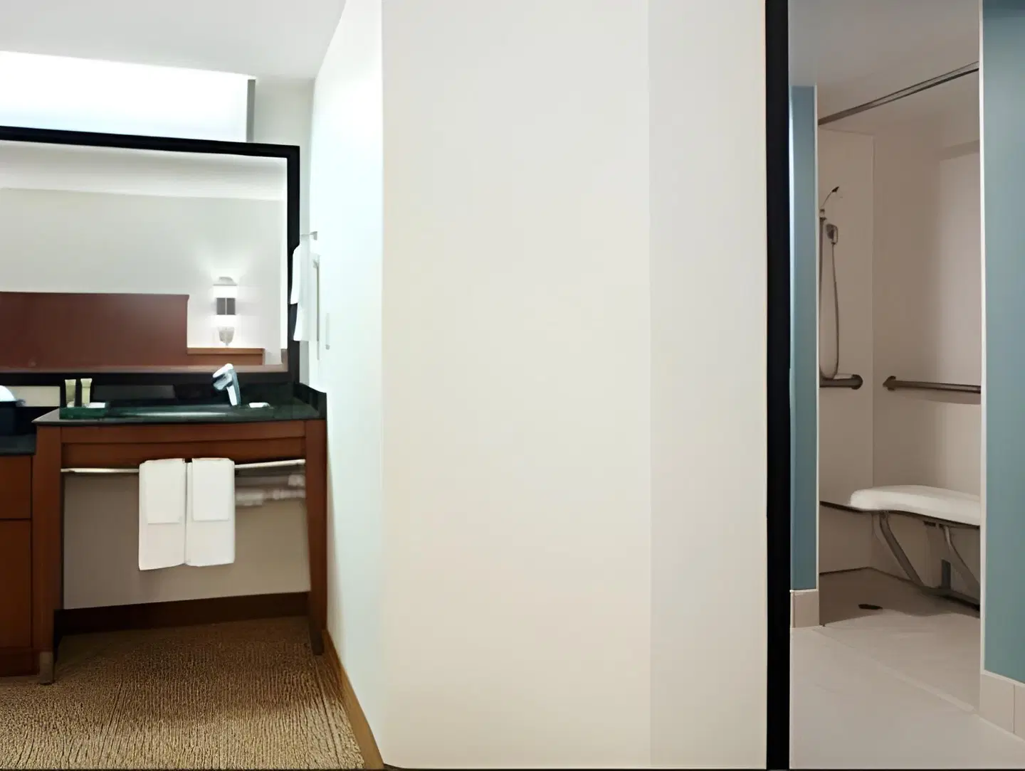 Hyatt Place Chicago-South/University Medical Center ROOM_EXAMPLE