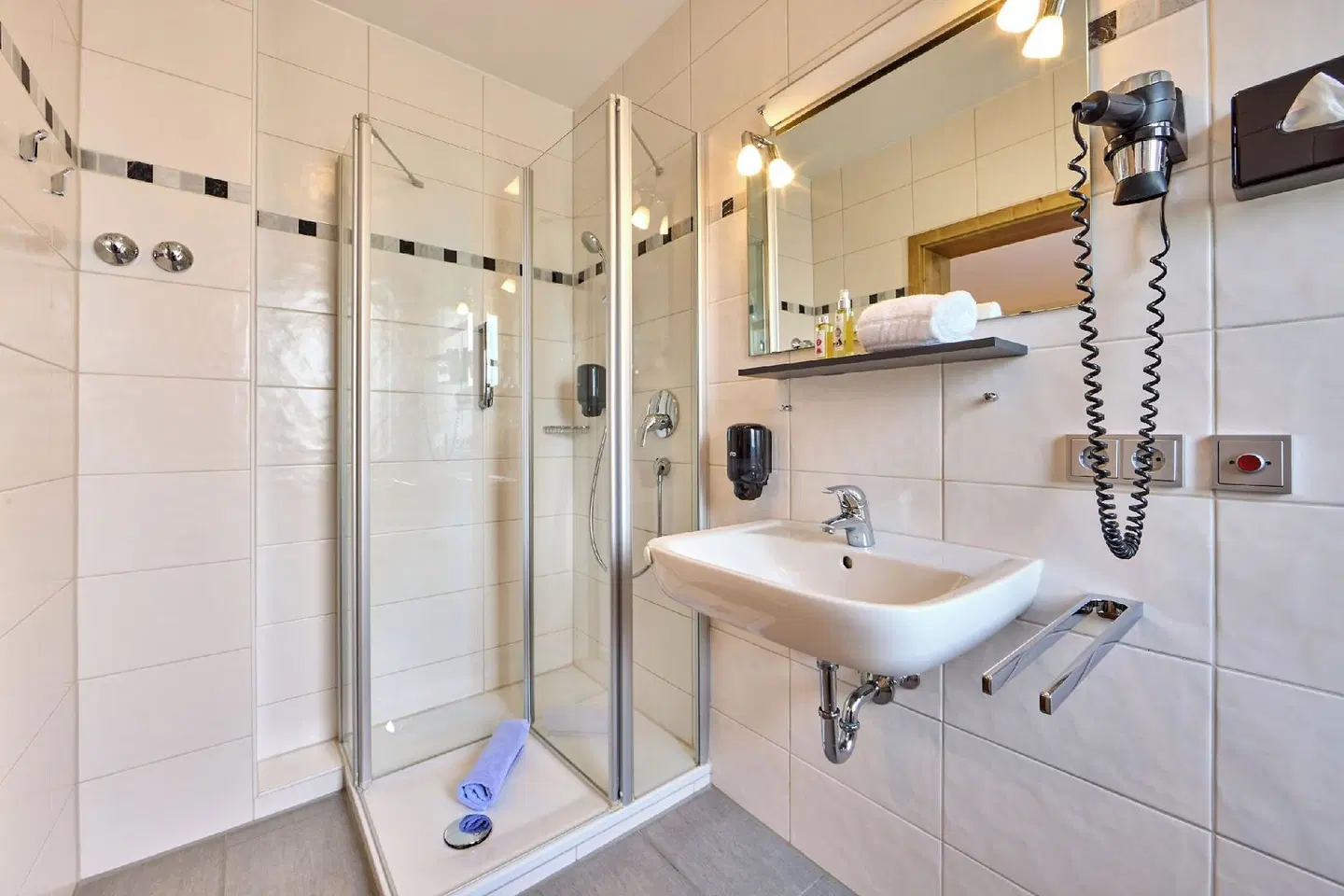 AURA-HOTEL Saulgrub Badezimmer