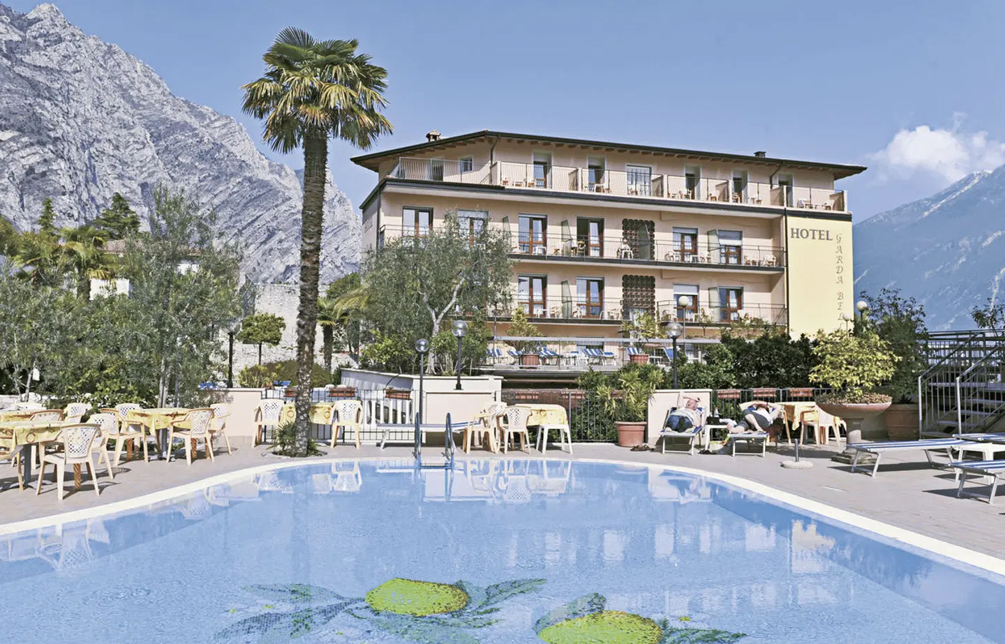 Garda Bellevue OUTDOOR_POOL