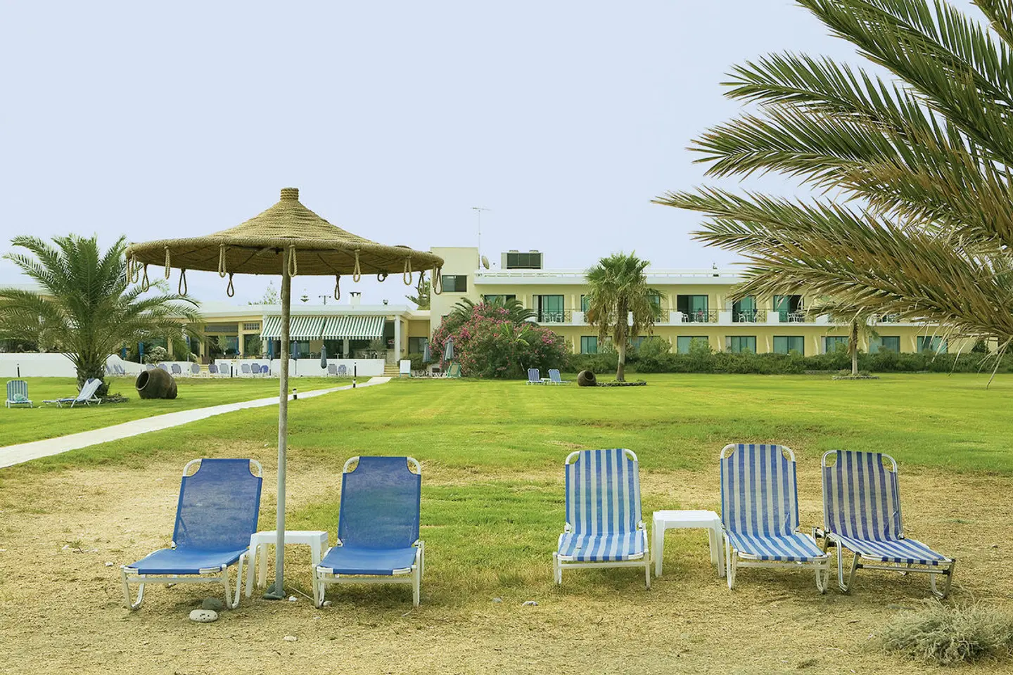Natura Beach Hotel & Villas Garten