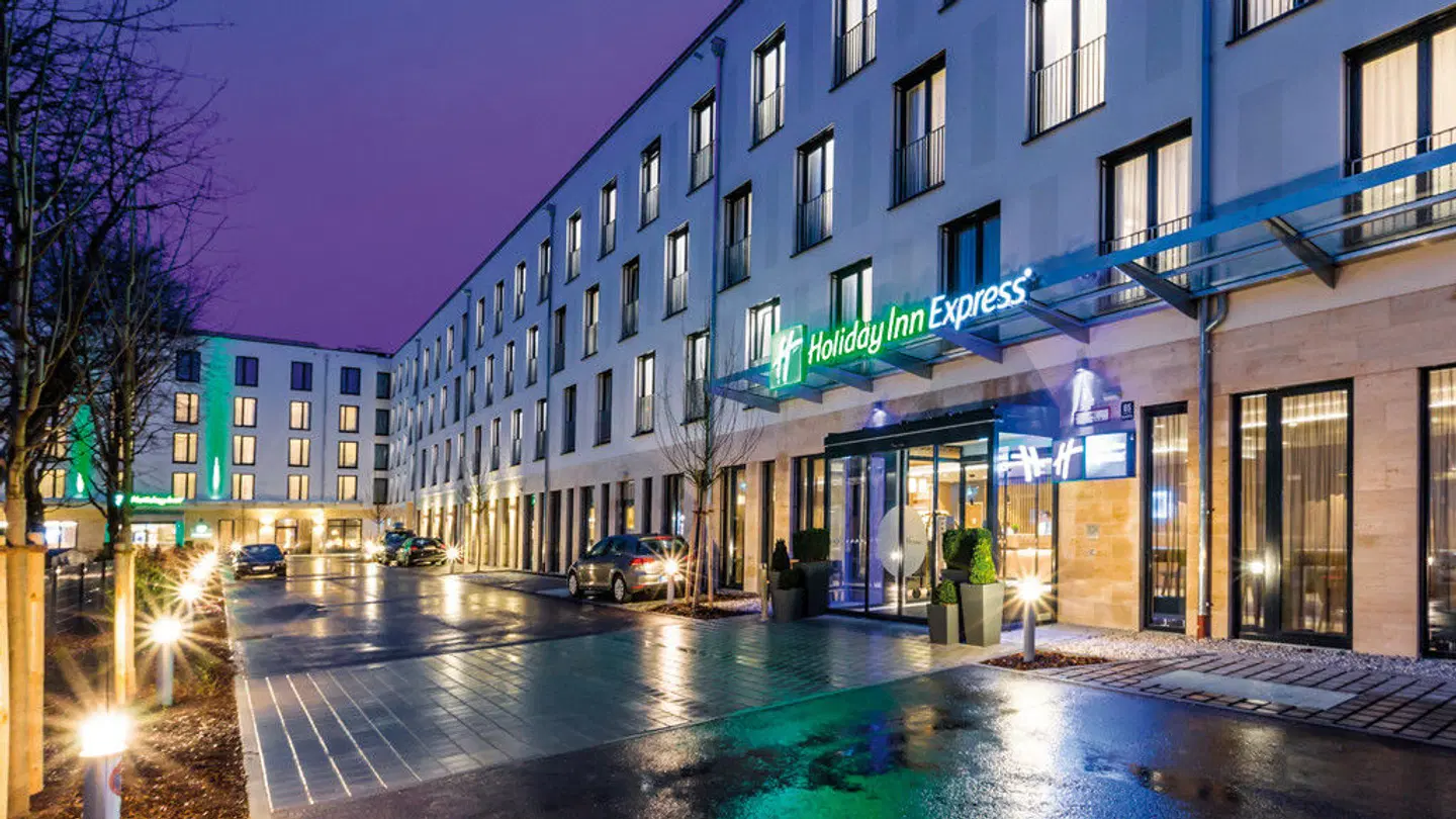 Holiday Inn Express Munich East - inklusive NFL Munich Ticket EXTERIOR