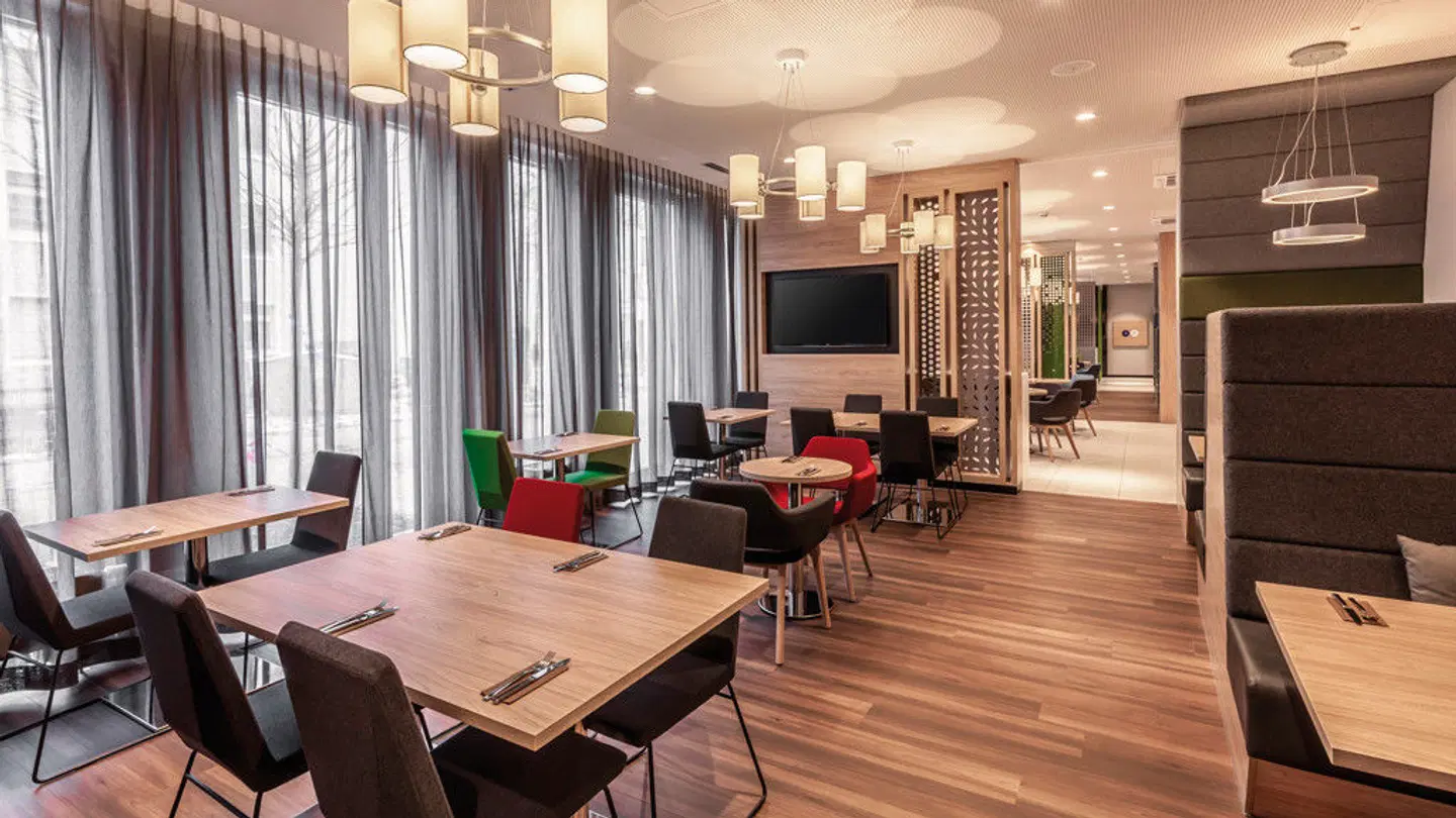 Holiday Inn Express Munich East - inklusive NFL Munich Ticket LOUNGE_LOBBY