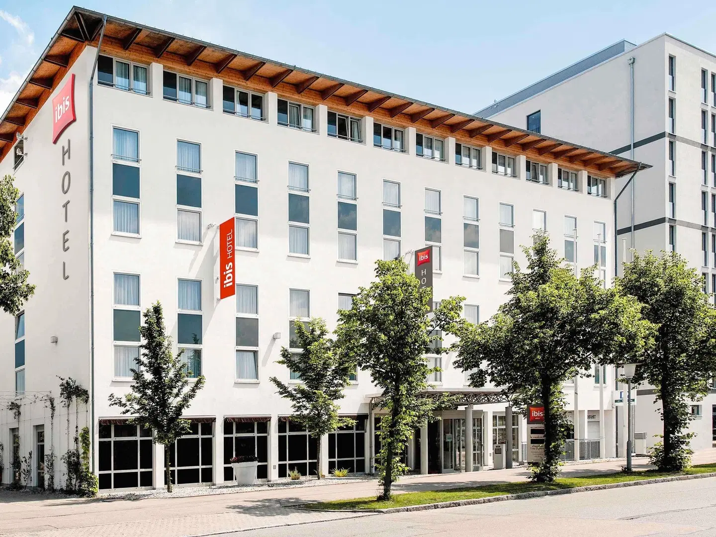 ibis Munich Garching EXTERIOR