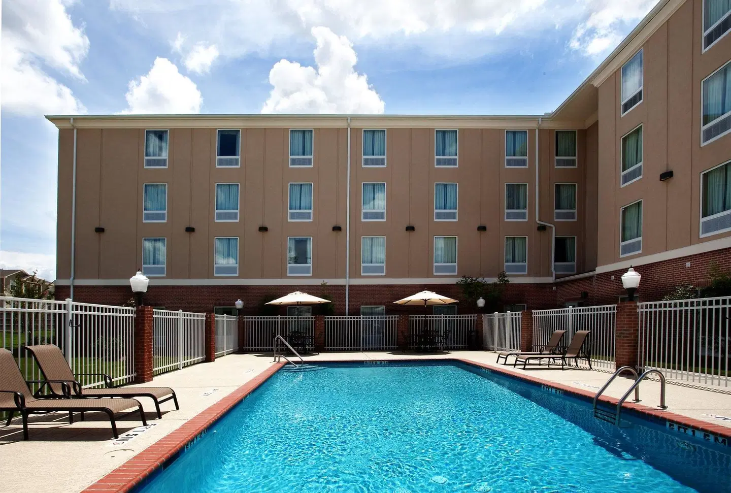 Holiday Inn Express & Suites Baton Rouge East by IHG OUTDOOR_POOL