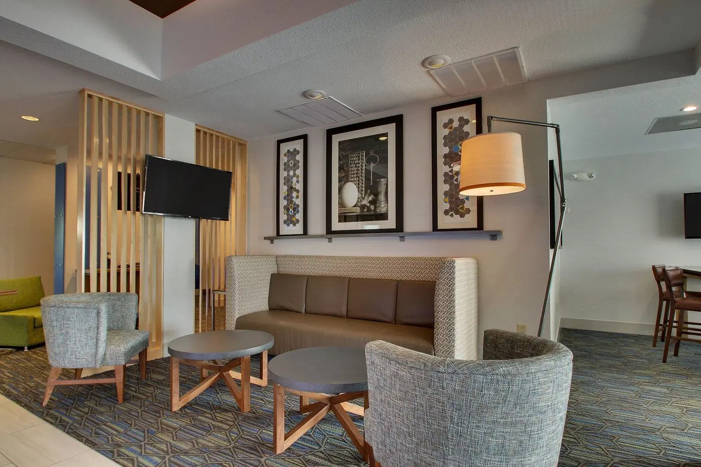 Holiday Inn Express & Suites Morris by IHG LOUNGE_LOBBY
