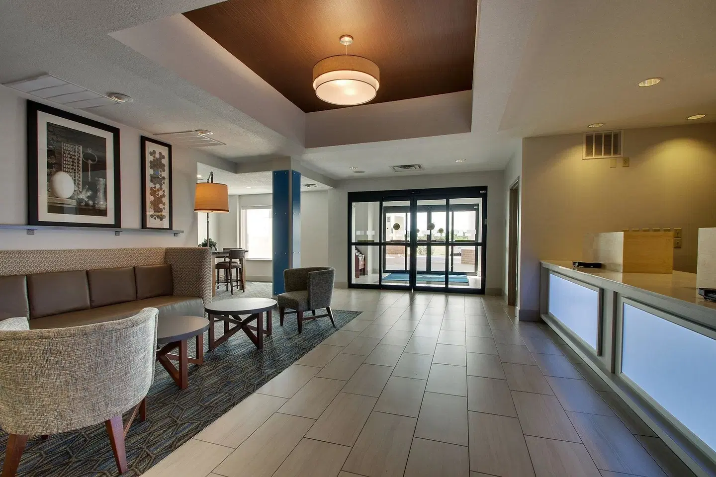 Holiday Inn Express & Suites Morris by IHG LOUNGE_LOBBY