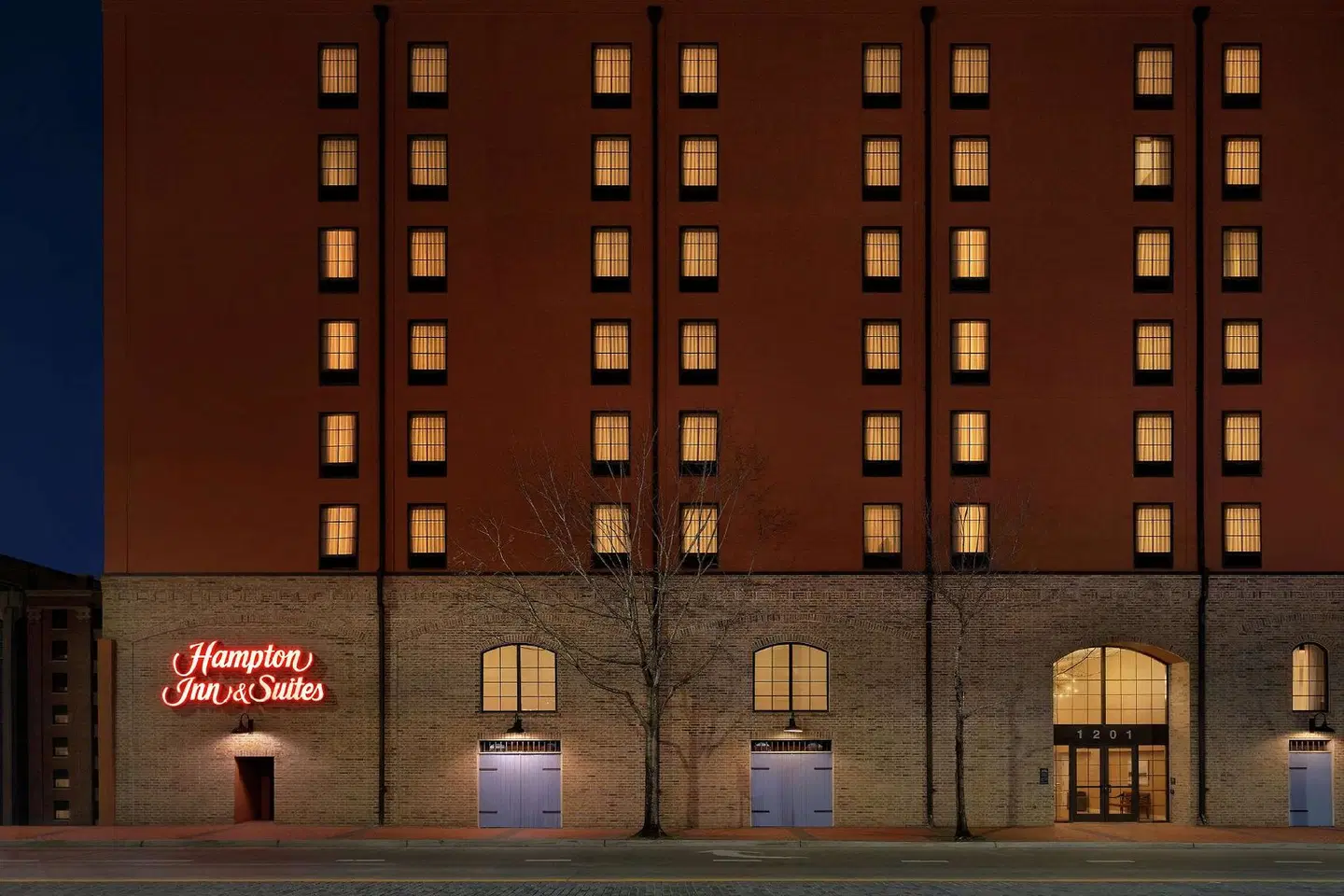 Hampton Inn & Suites New Orleans-Convention Center EXTERIOR
