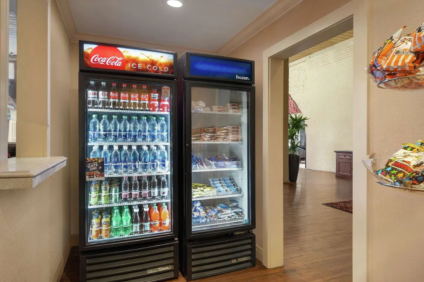 Hampton Inn & Suites New Orleans-Convention Center Bar