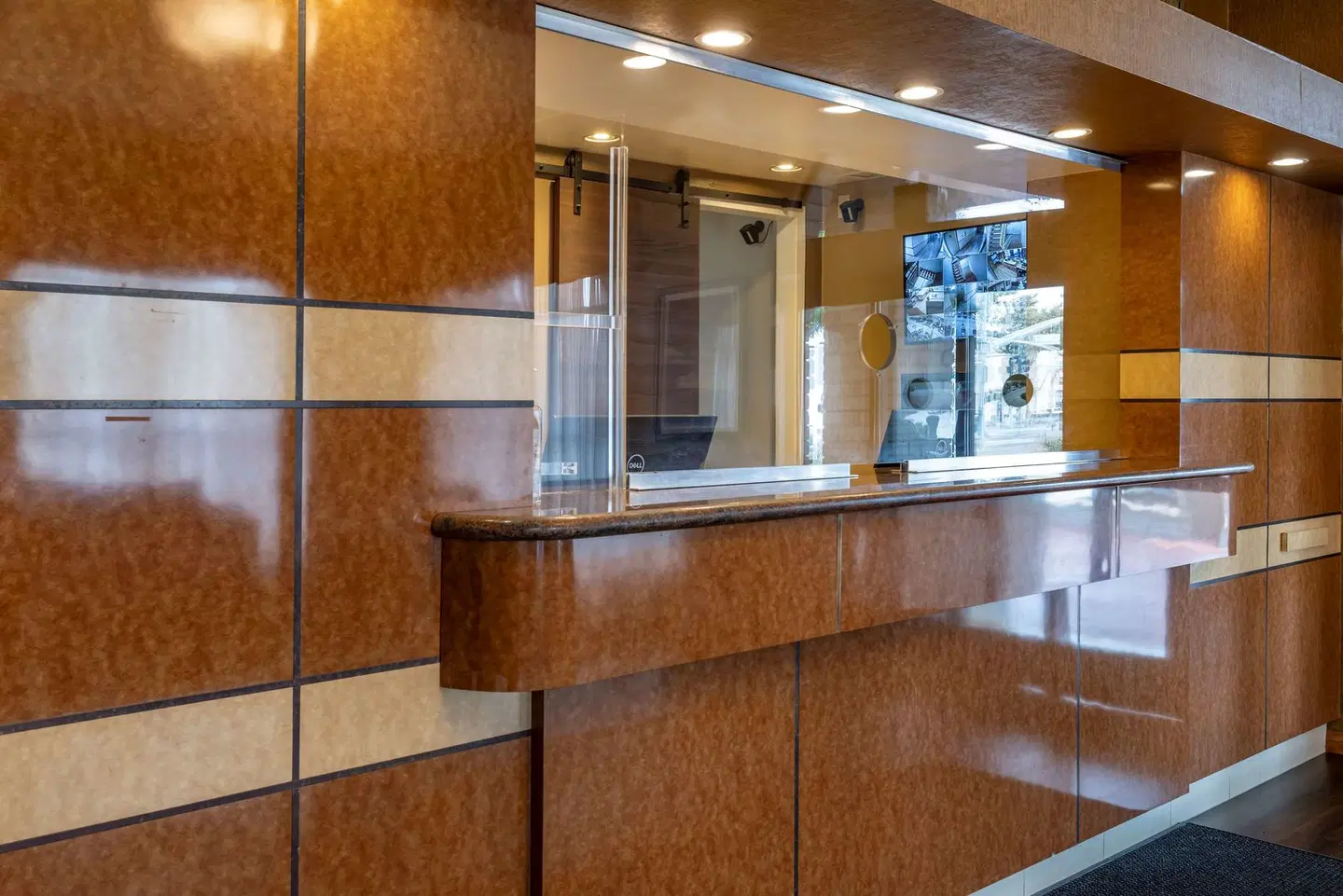 Best Western Plus South Bay Hotel Bar