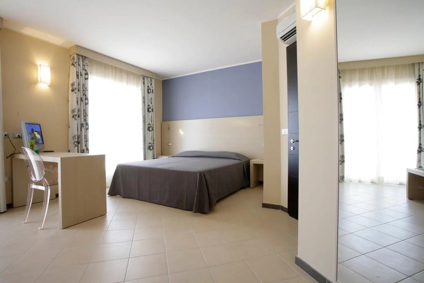 Janus Hotel ROOM_EXAMPLE