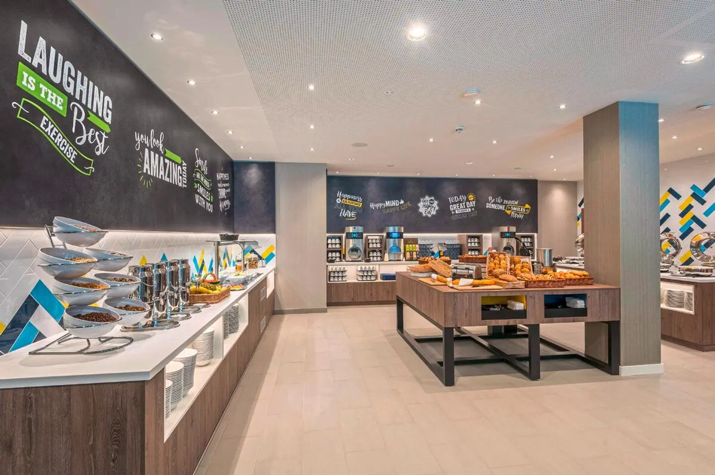 Hampton by Hilton München City West - inklusive NFL Munich Ticket Bar