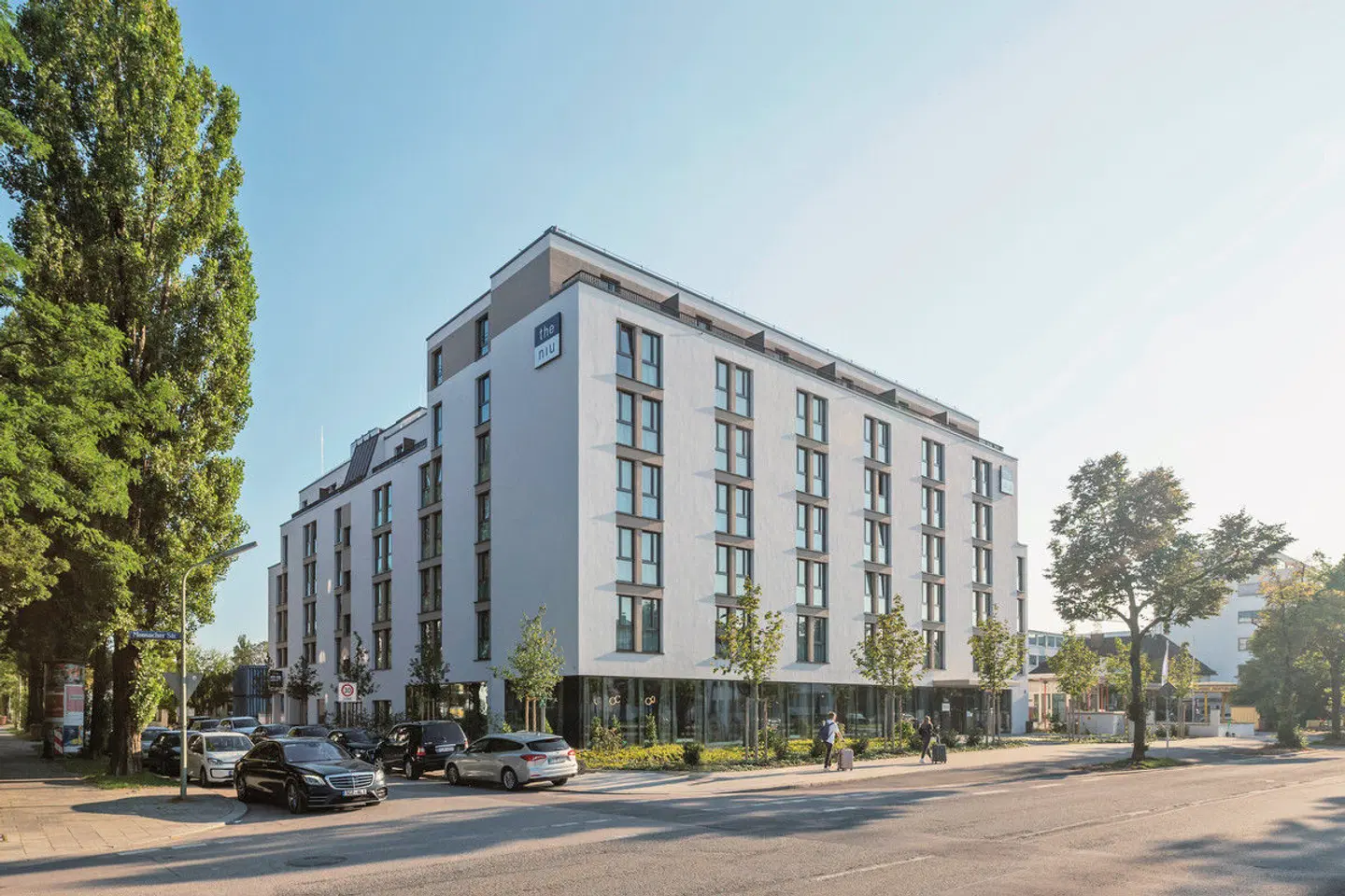 the niu Brass - inklusive NFL Munich Ticket EXTERIOR