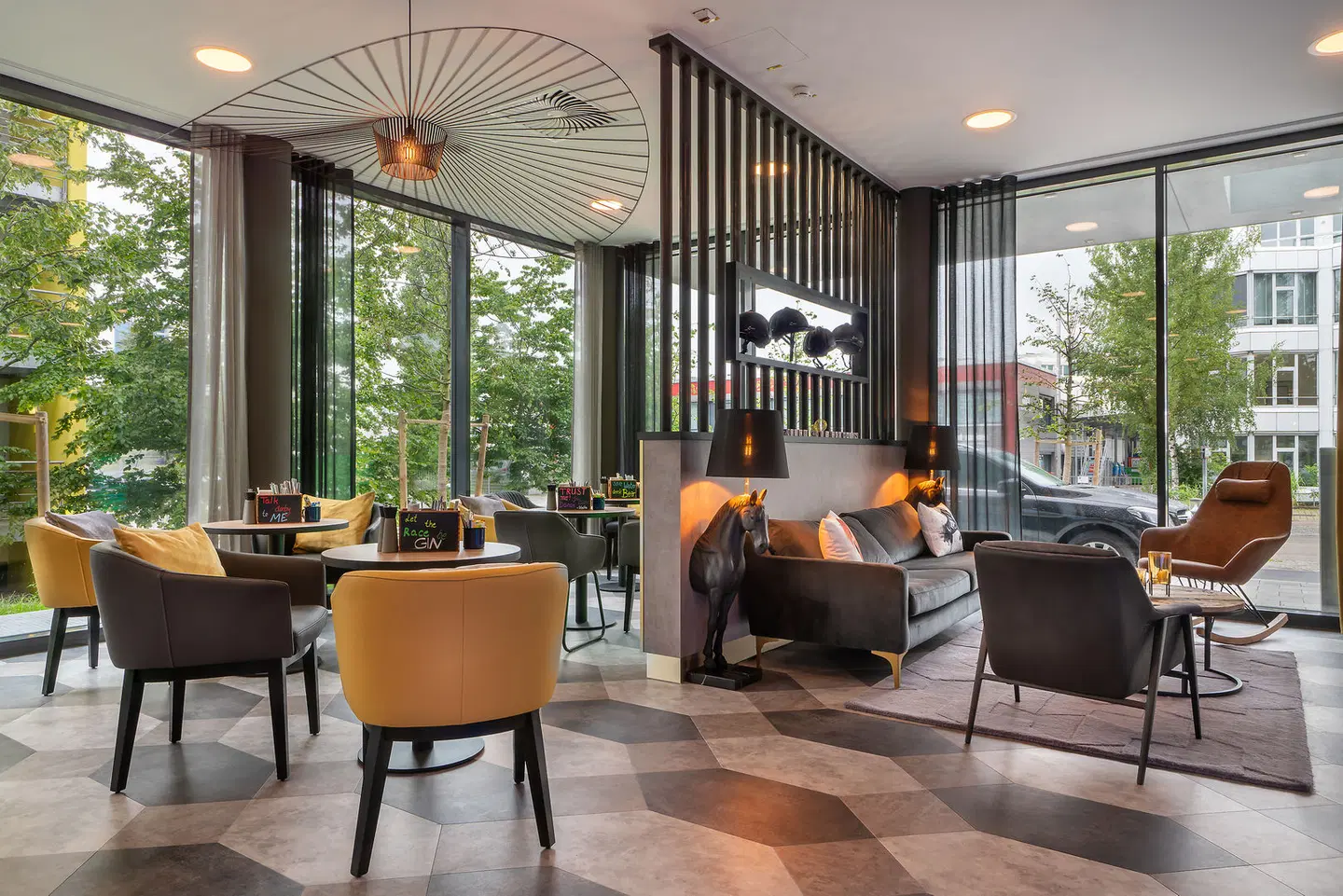 Holiday Inn - the niu, Fury Aschheim Messe LOUNGE_LOBBY