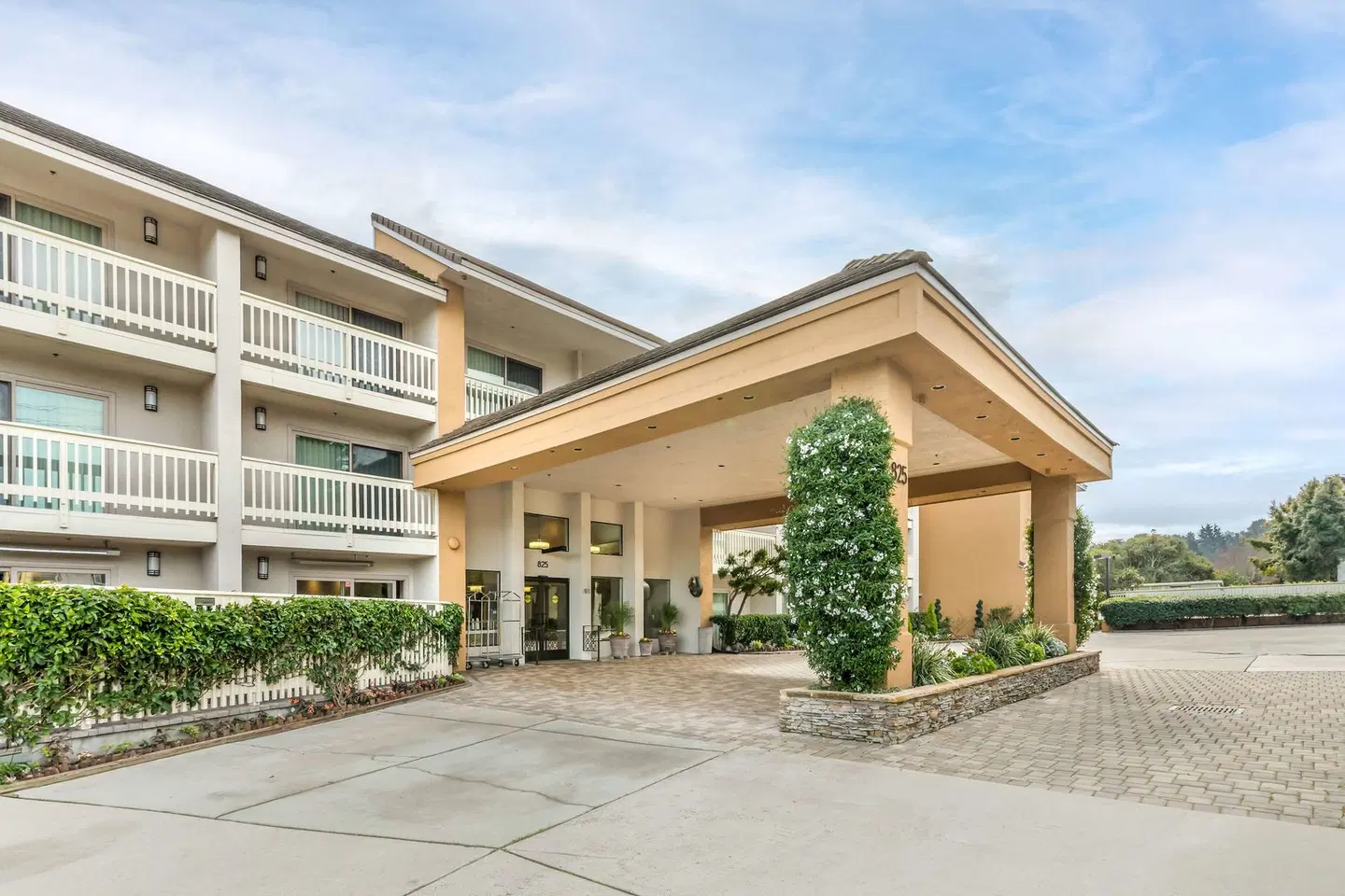 Best Western PLUS Monterey Inn EXTERIOR
