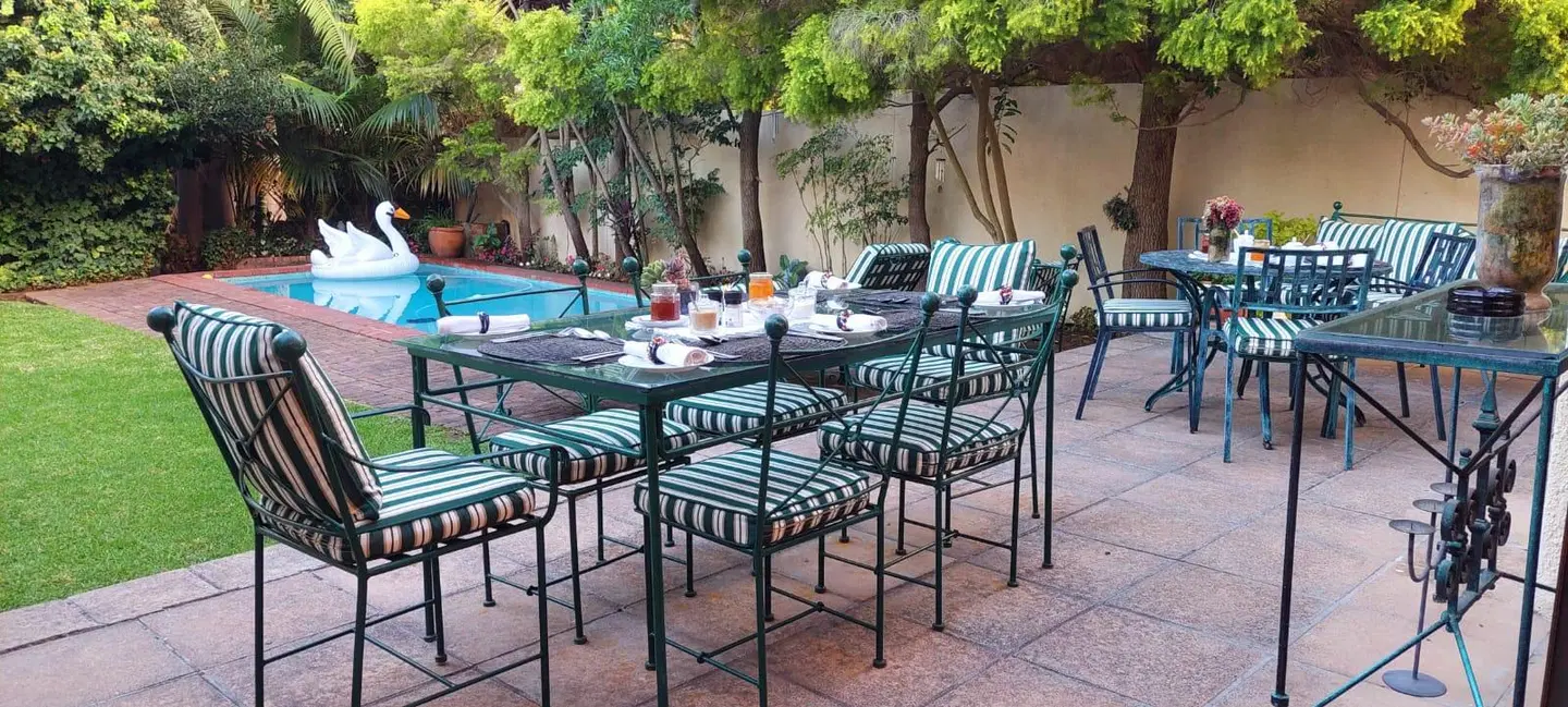 Riversong Guest House Terrasse