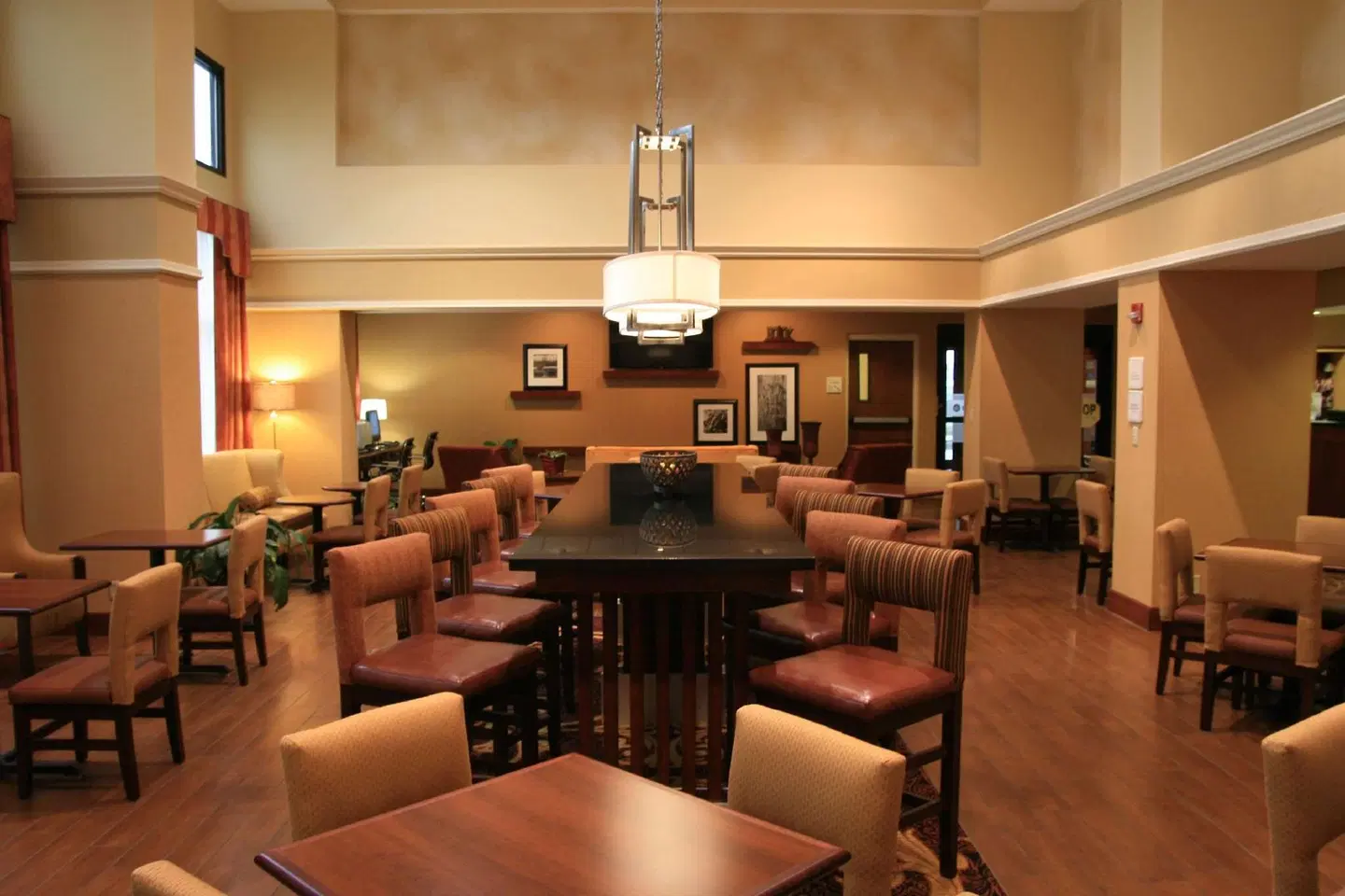 Hampton Inn & Suites Springfield-Southwest Bar