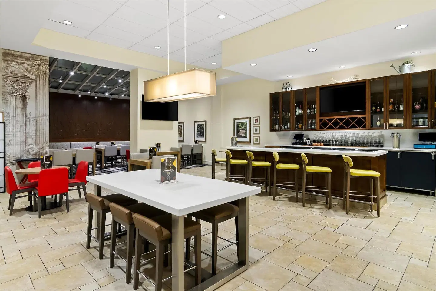 Hilton Garden Inn Chicago Downtown Riverwalk Bar