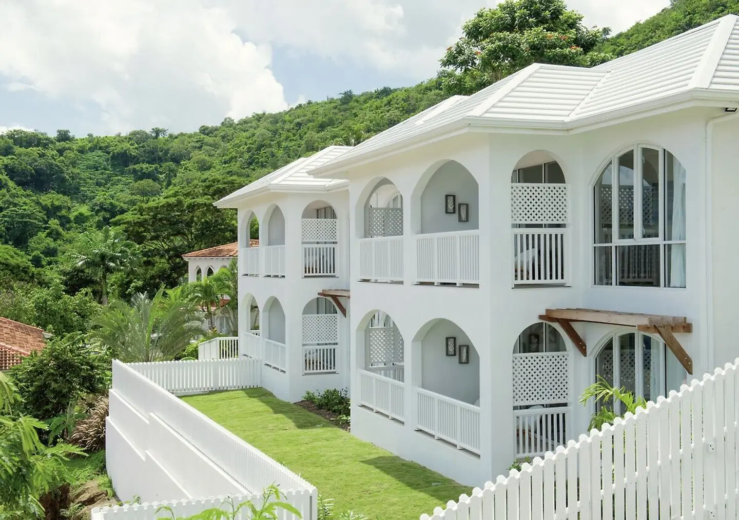 Mount Cinnamon Resort & Beach Club EXTERIOR