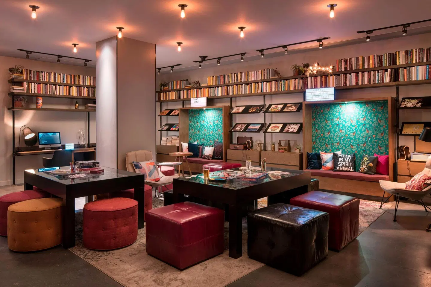 Moxy Chicago Downtown Bar