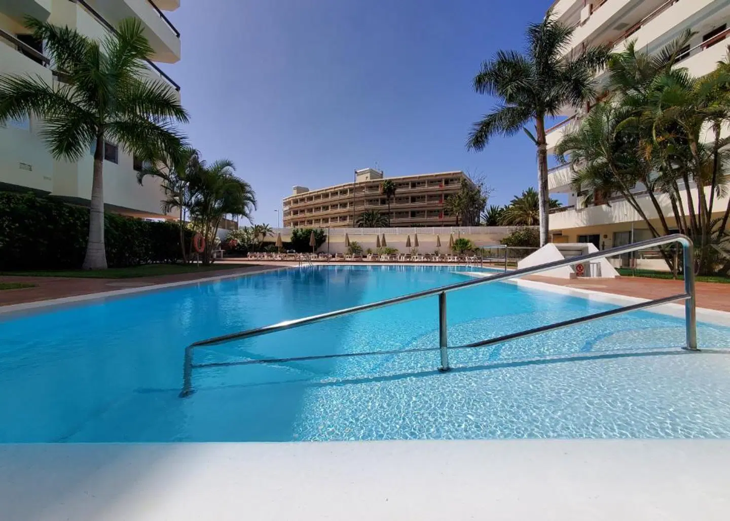 Apartamentos Las Camelias OUTDOOR_POOL